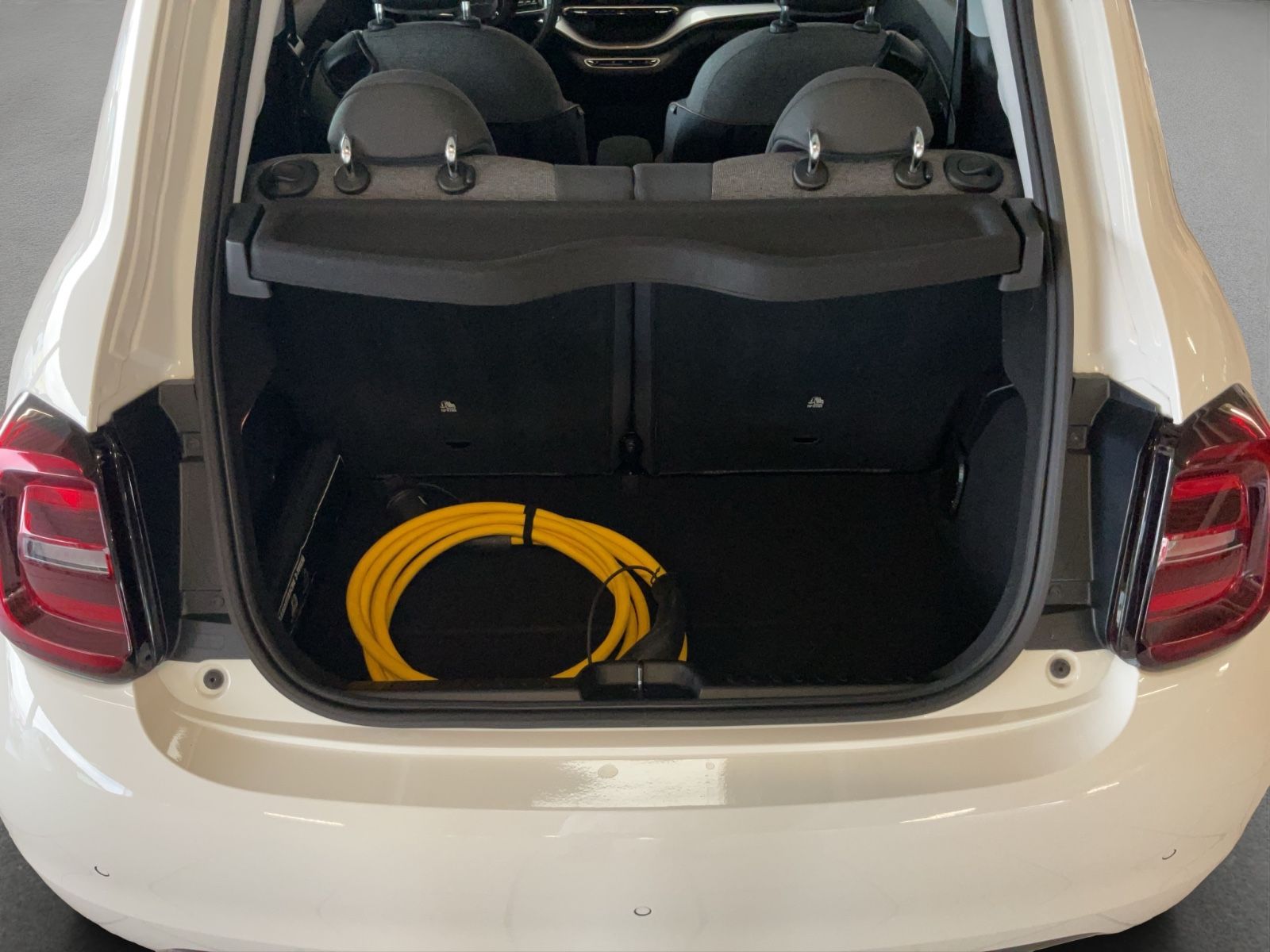 Fahrzeugabbildung Fiat 500e Icon + Komfort-Paket