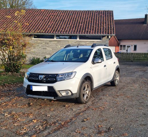 Dacia Sandero Stepway Prestige 8-fach bereift