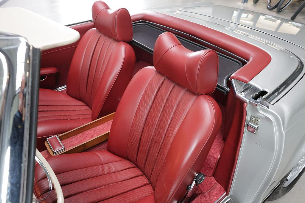 Mercedes-Benz SL 230