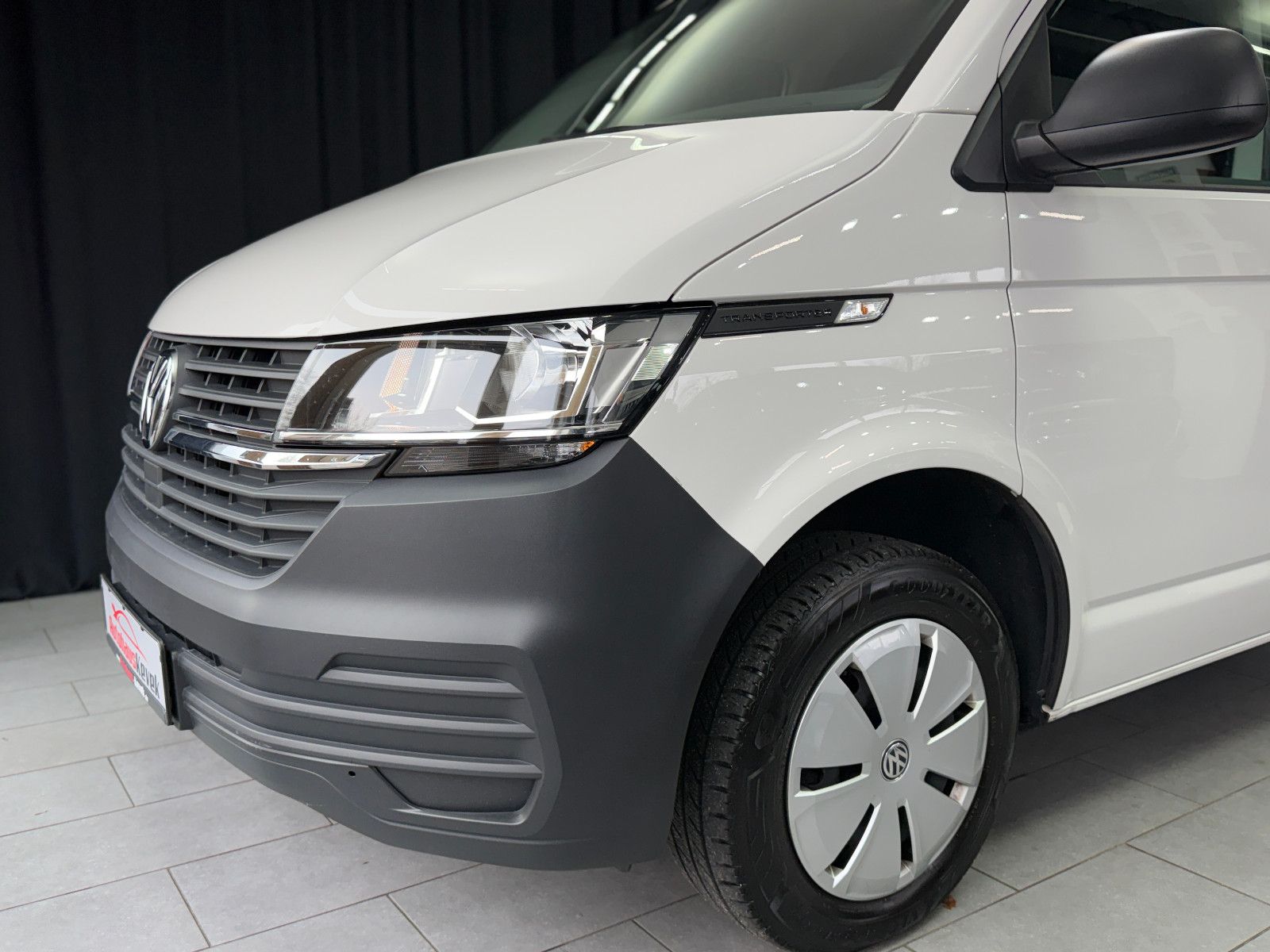Fahrzeugabbildung Volkswagen T6.1 Transporter Kasten lang FWD|AC|PDC