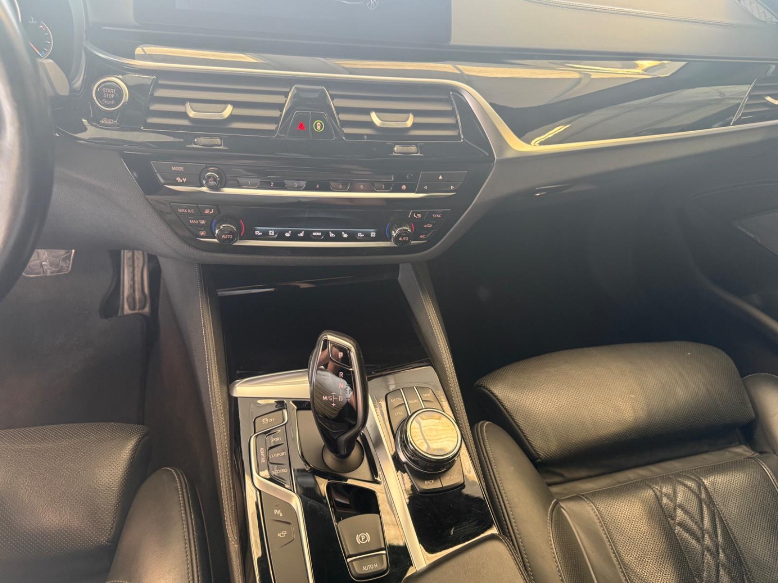 BMW M550i xDrive 4.4 V8 462 ch BVA / Bowers & Wilkins / Night Vision / Head-Up Display / Sièges ventilés