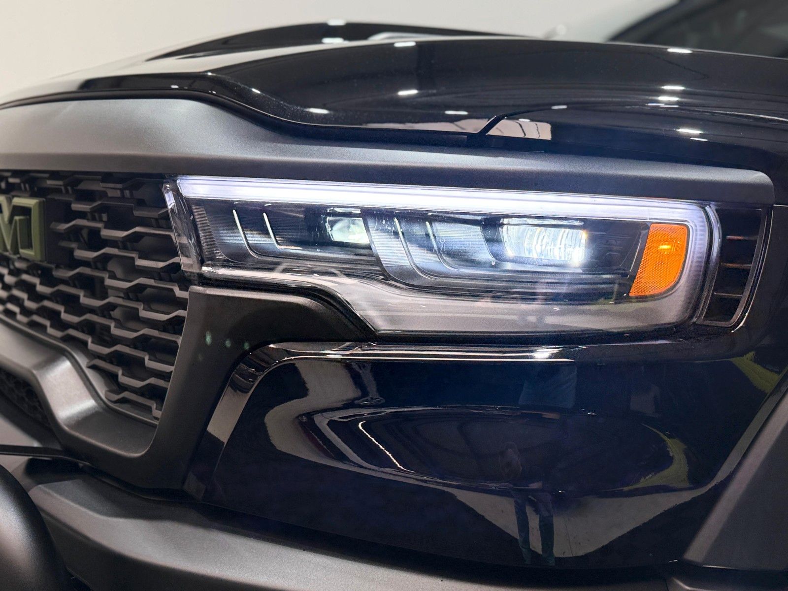 Fahrzeugabbildung Dodge RAM 1500 RHO H/O Olive Edition