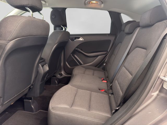 Fahrzeugabbildung Mercedes-Benz B 180 Style+Navi+Sitzheizung+Parktronic+Spiegel