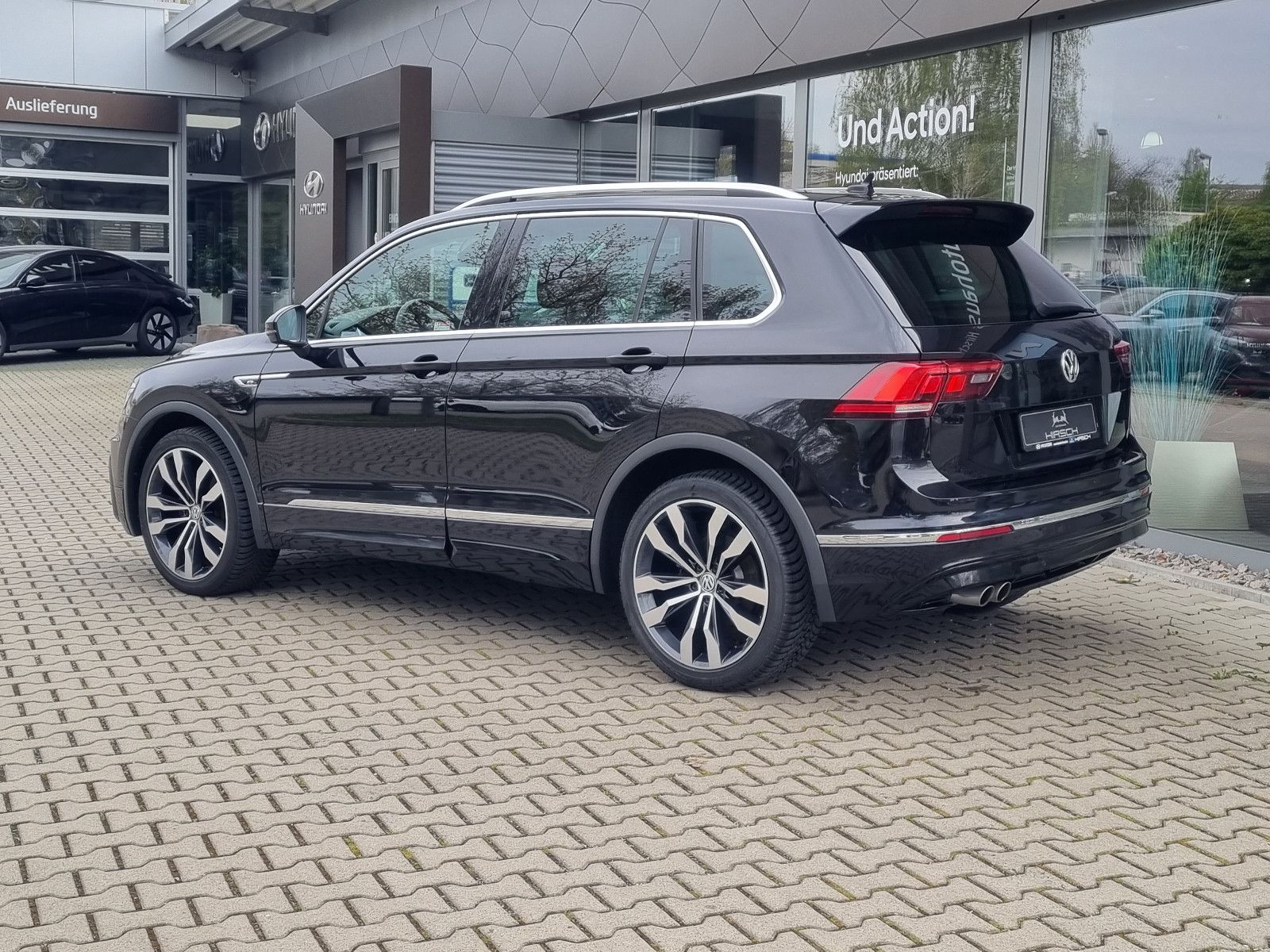 Fahrzeugabbildung Volkswagen Tiguan Comfortl. R Line 2.0 TDI DSG NAVI LED