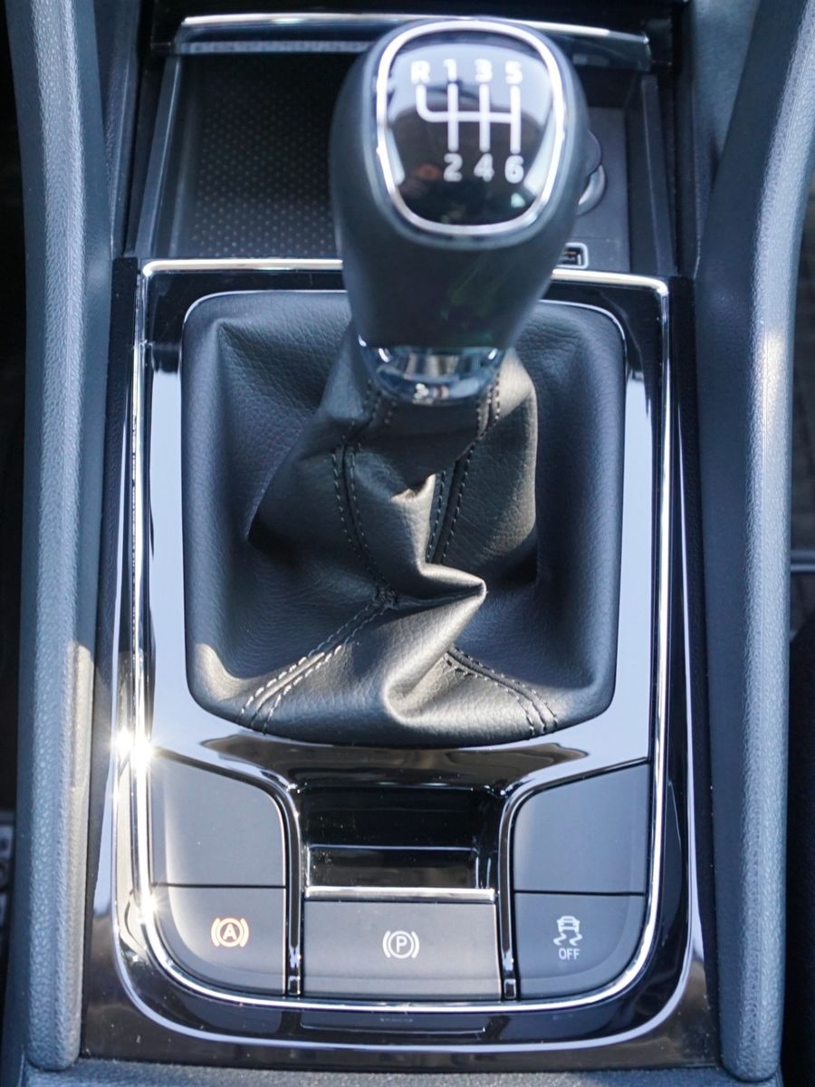Fahrzeugabbildung SKODA Karoq Style, LED, PDC, SR+WR, Apple CarPlay