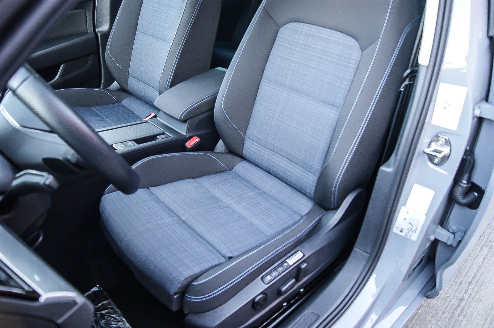 Fahrzeugabbildung Volkswagen Passat Variant HYBRID GTE iQ HEAD-UP ACC WINTER