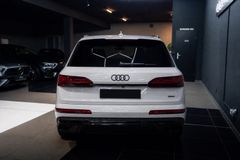 AUDI Q7 50 TDI competition plus*AHK*HU*B&O*PANO*VOLL AUDI Q7 50 TDI competition plus*AHK*HU*B&O*PANO*VOLL