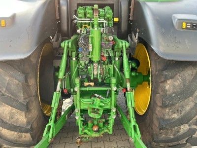 Fahrzeugabbildung John Deere 6215 Schlepper