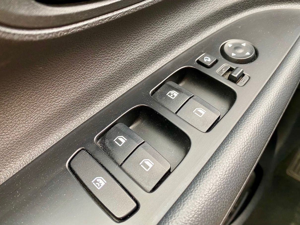 Fahrzeugabbildung Hyundai i20 1.0 KLIMA ALLWETTER ALU SHZ CARPLAY GRA