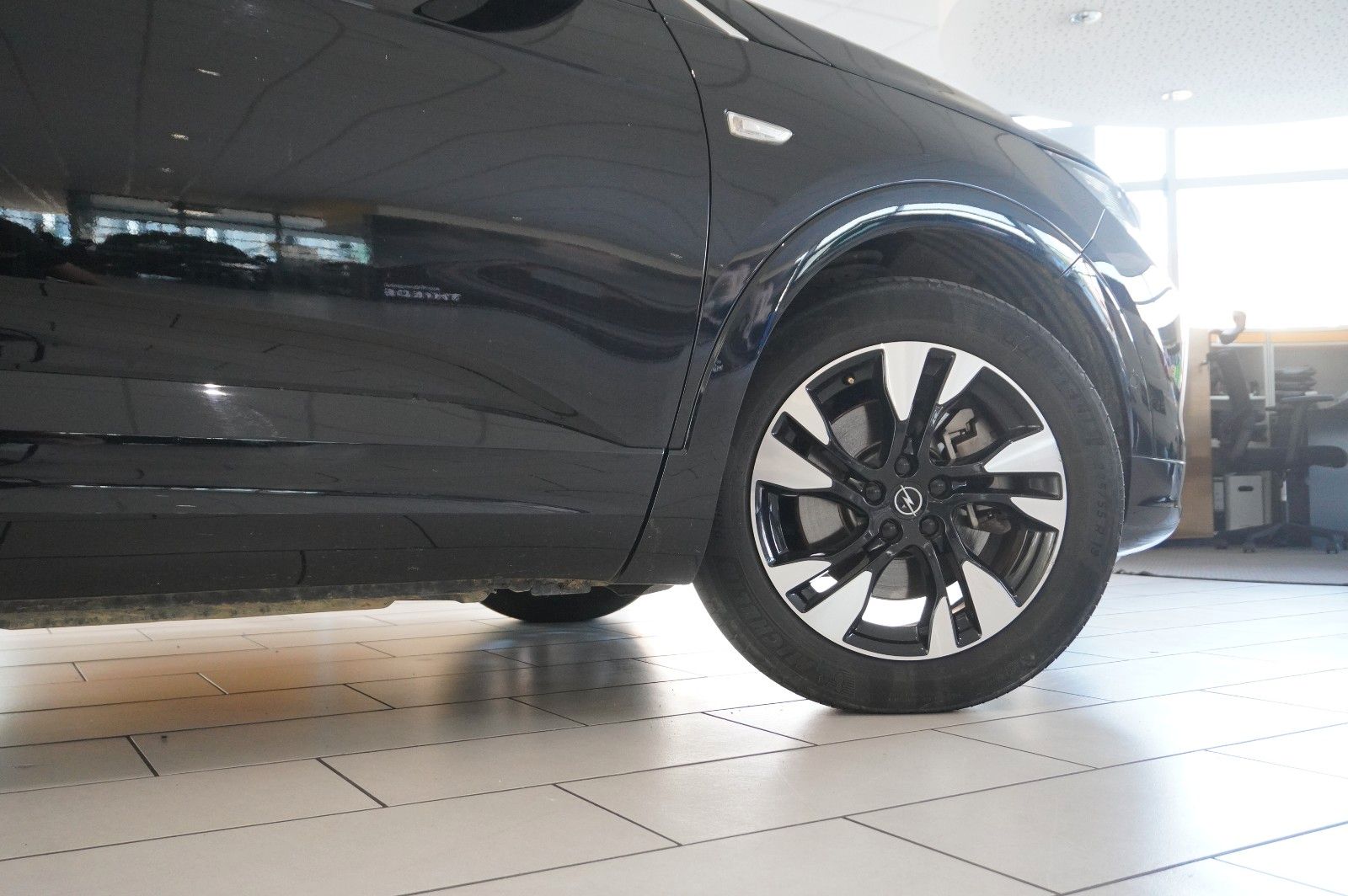 Fahrzeugabbildung Opel Grandland (X) ULTIMATE 4HYBRID NAVI/LED/360°/DAB