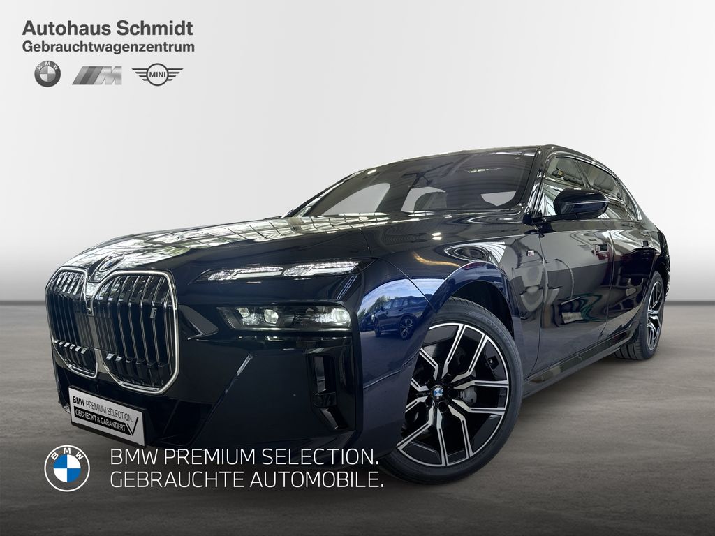 BMW i7