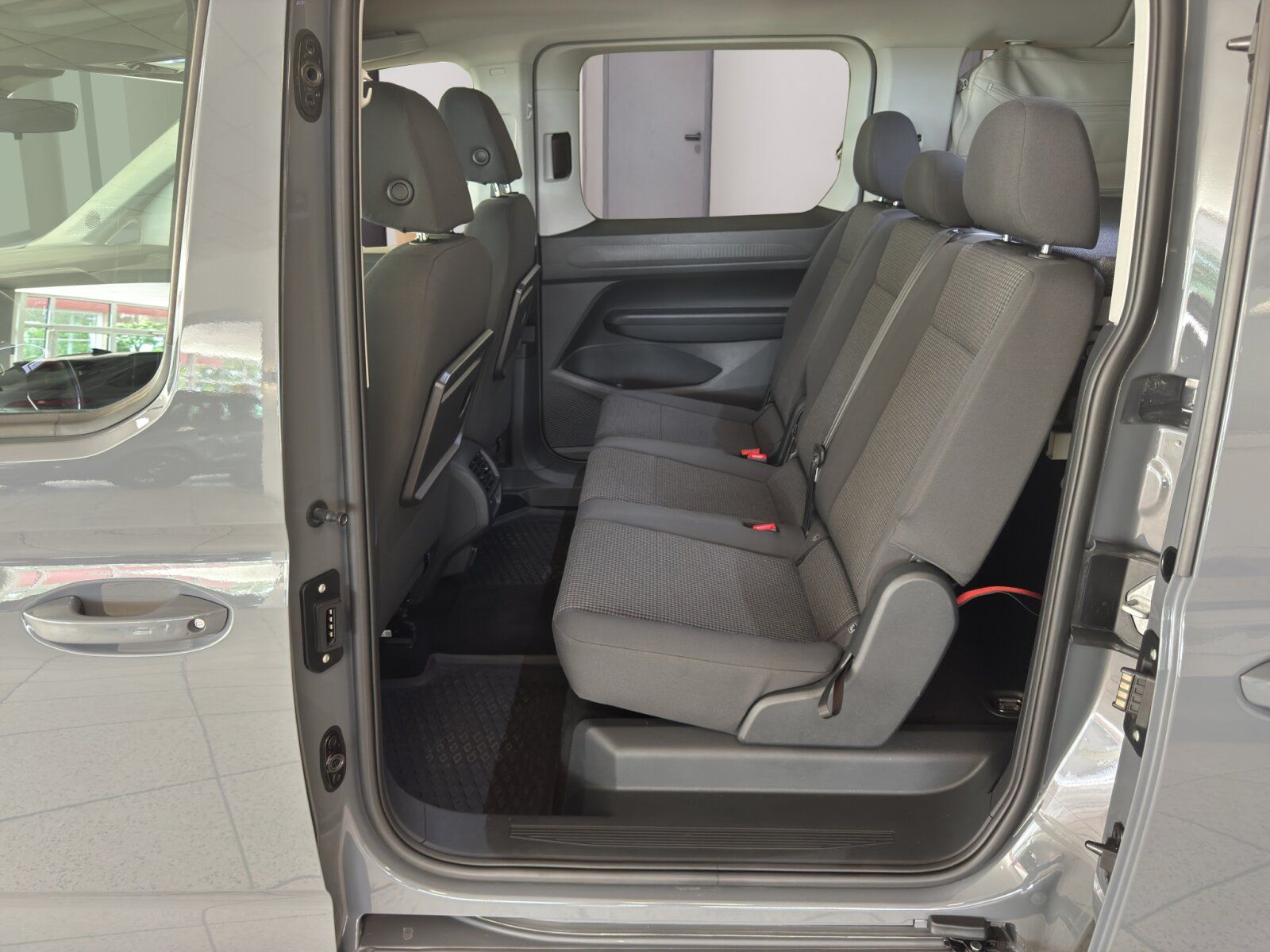 Fahrzeugabbildung Volkswagen Caddy Maxi California 2.0 TDI DSG APP AHK Kamera
