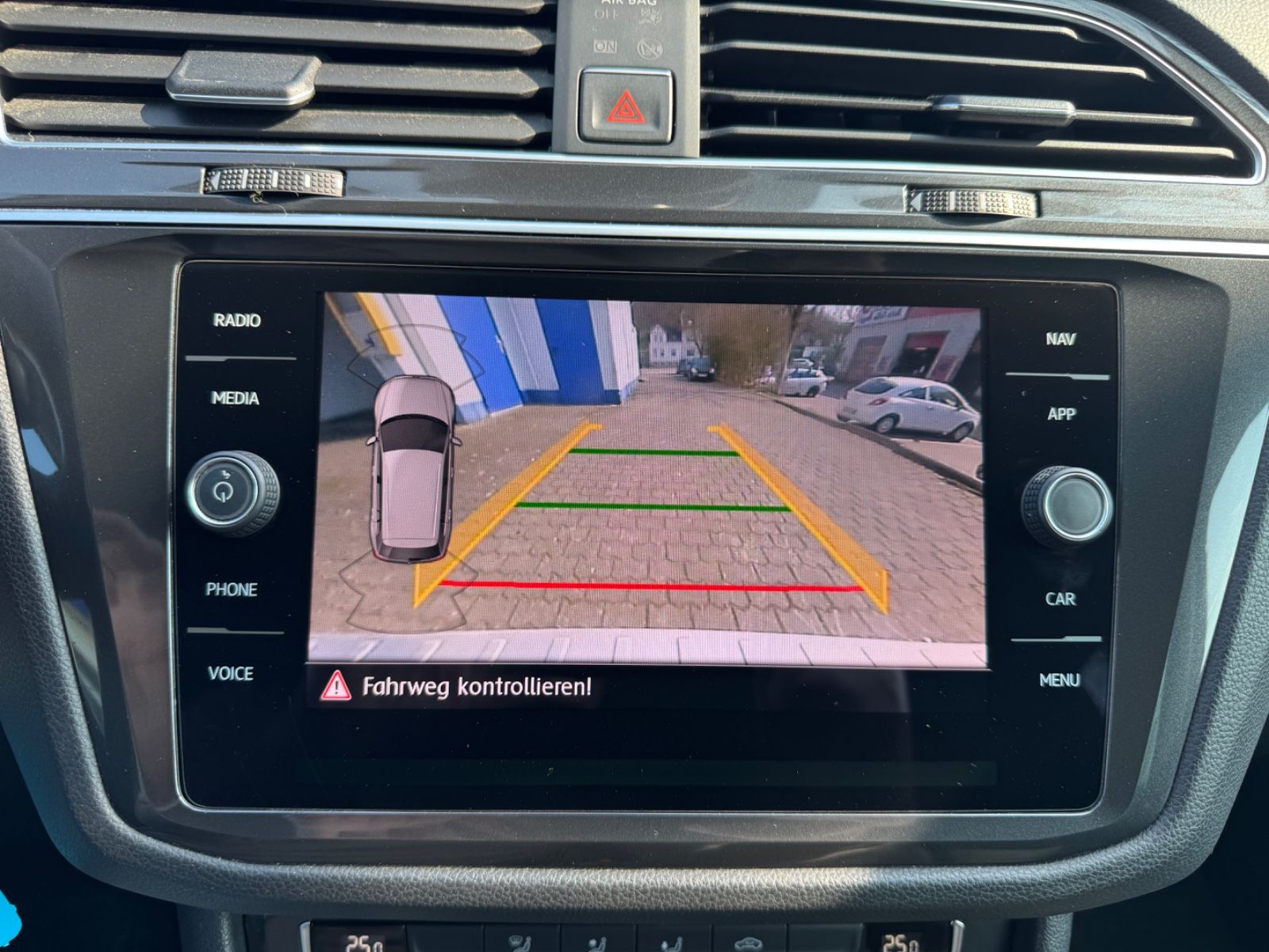 Fahrzeugabbildung Volkswagen Tiguan Highline BMT/Start-Stopp 4Motion LED+Kame