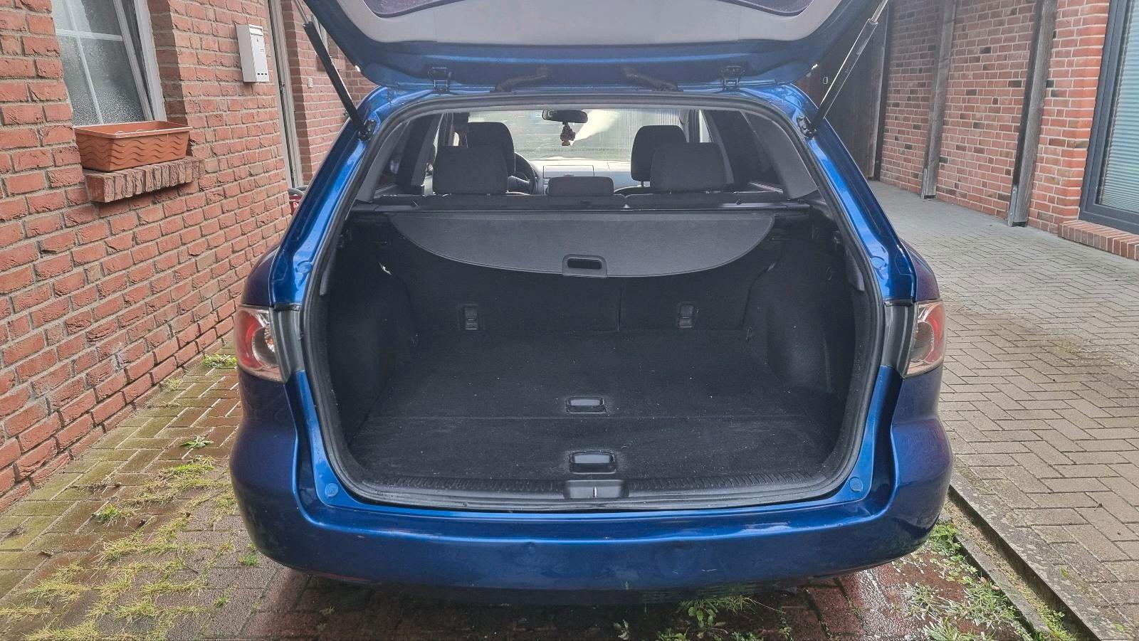 Mazda 2 2005 — interior