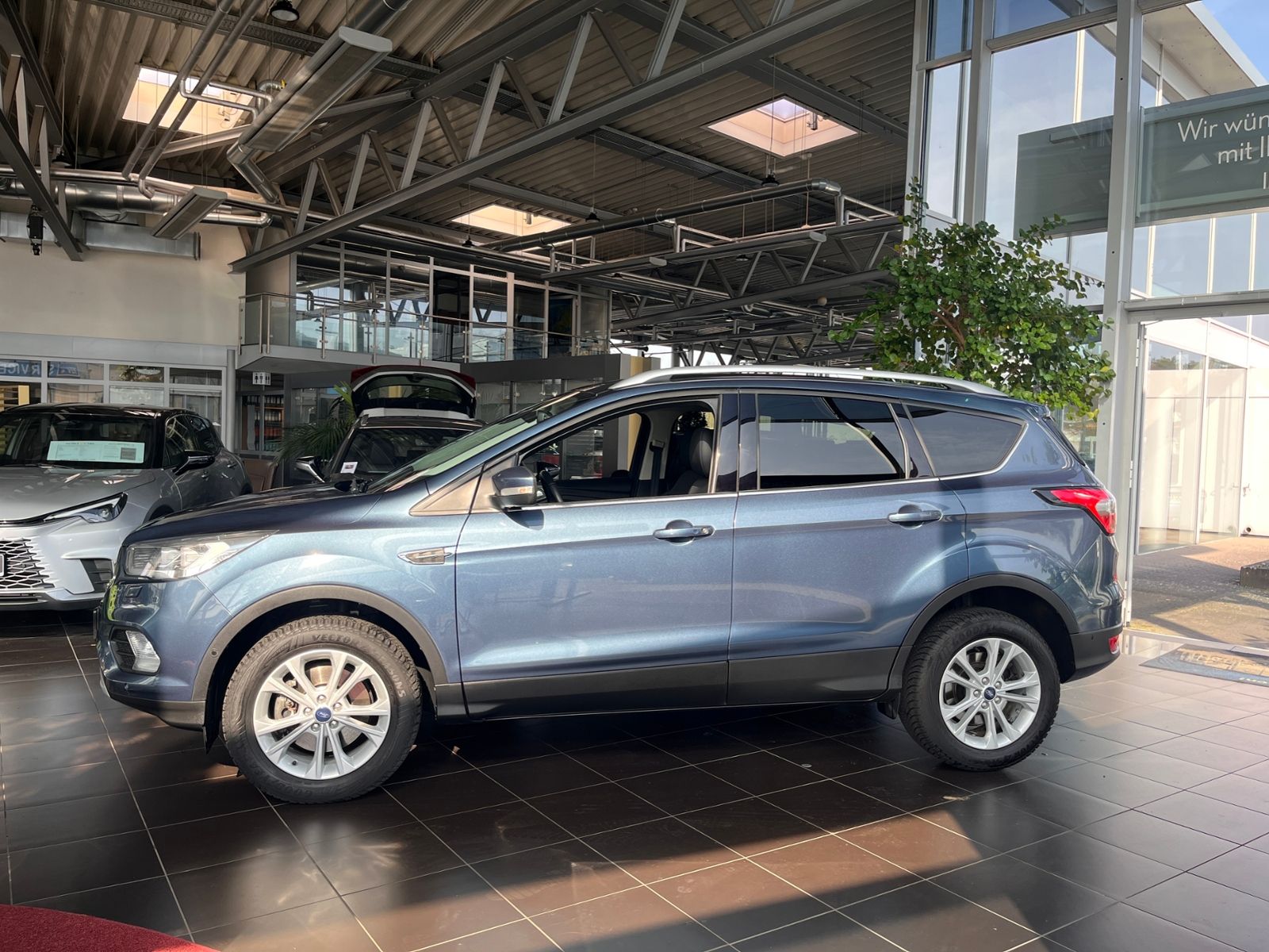 Fahrzeugabbildung Ford Kuga Titanium 4x4 AHK CARPLAY NAV DAB SHZ