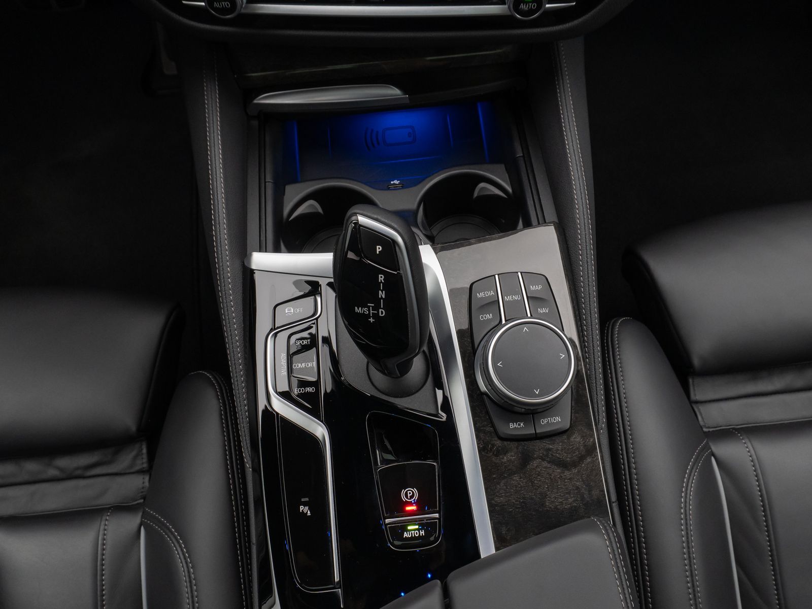Fahrzeugabbildung BMW 540i xD M Sport Glasdach Laser Kamera HUD SoftCL