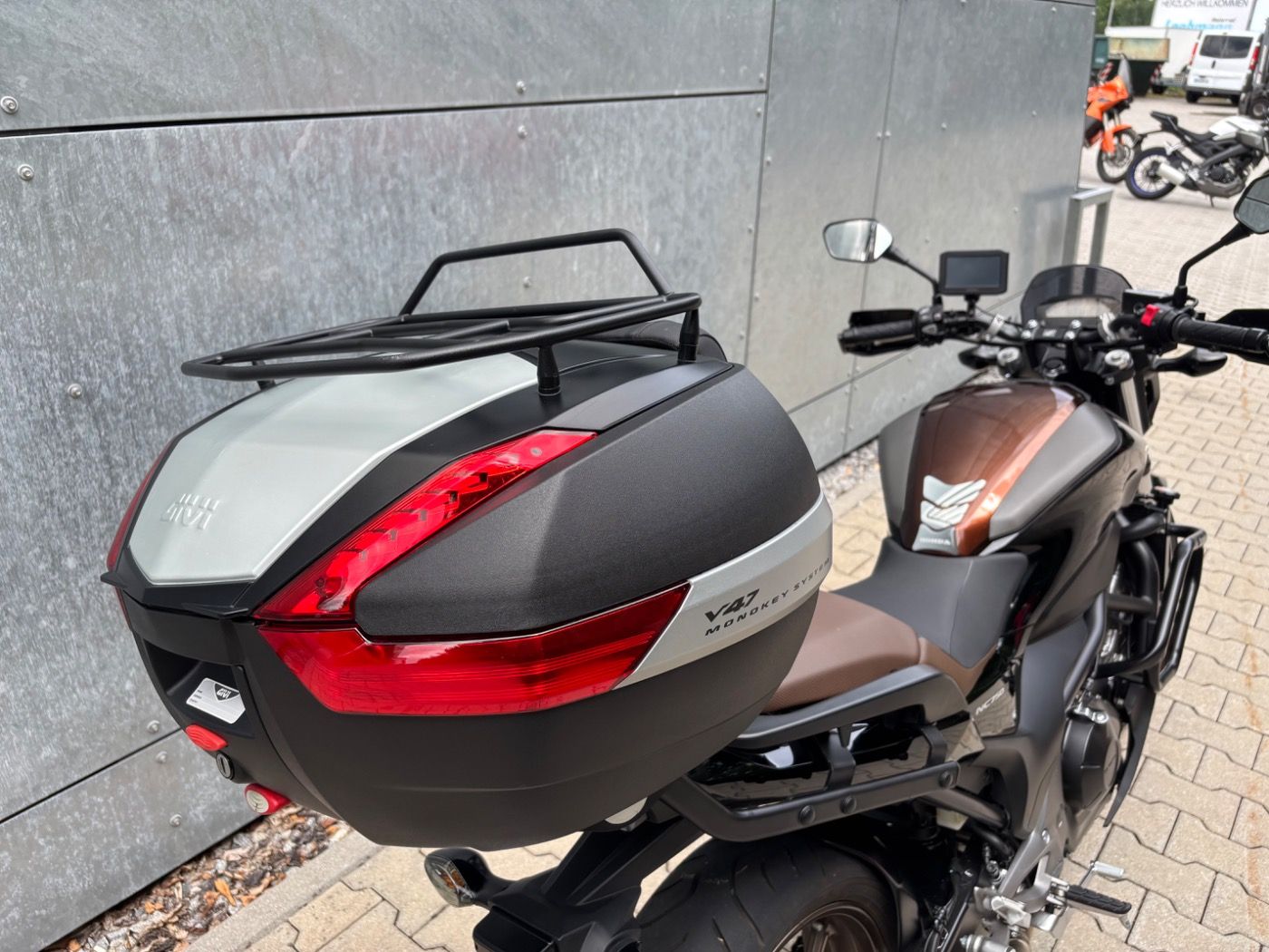 Fahrzeugabbildung Honda NC 750 S ABS mit Tieferlegung Leo Vince Auspuff
