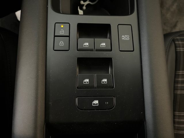 Fahrzeugabbildung Hyundai IONIQ 6 First Edition Elektro 4WD 77 Allrad HUD