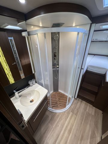 Niesmann + Bischoff Flair 880 LE HubstützenHubbettMarkiseSolarNA