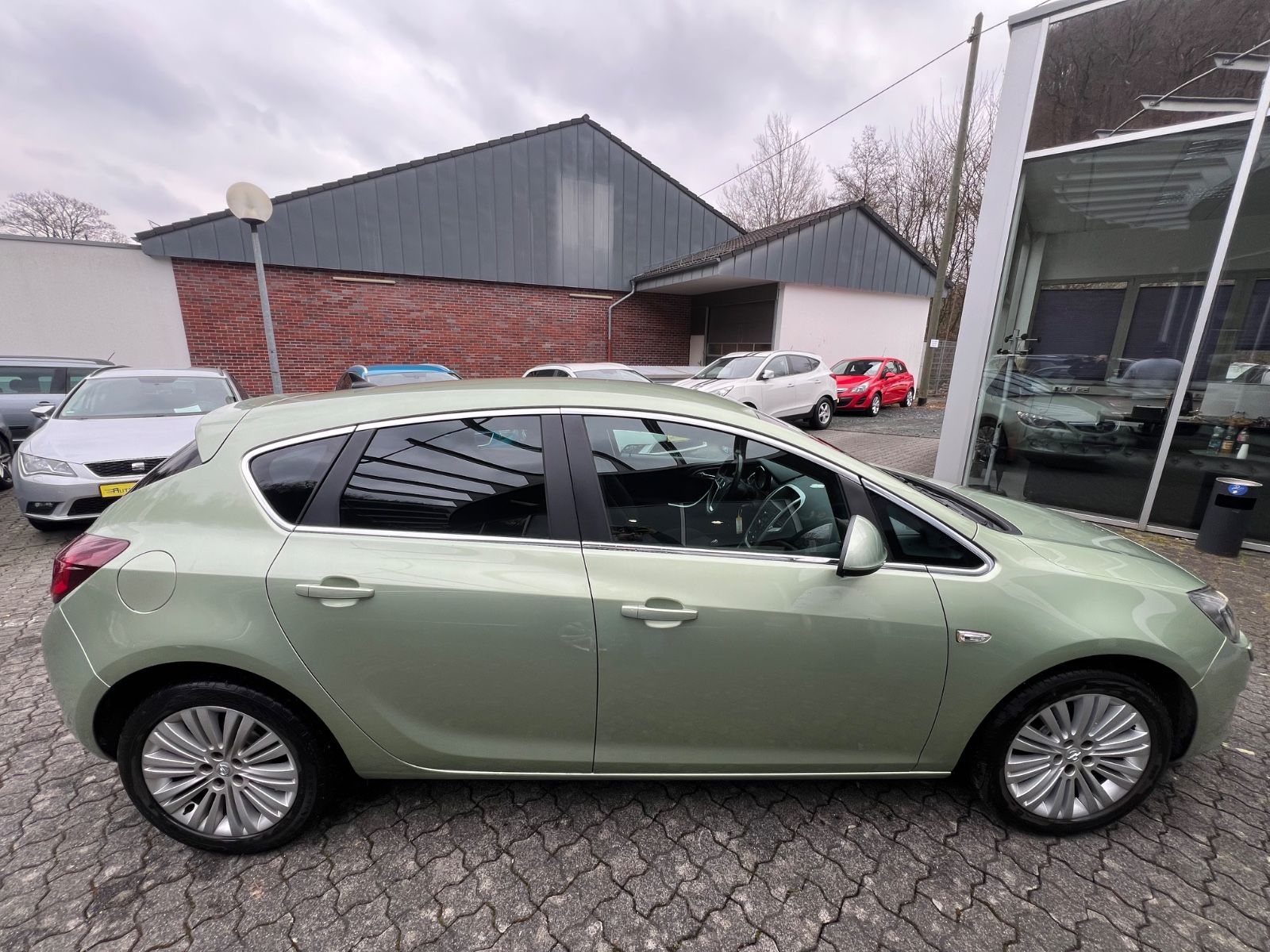 Fahrzeugabbildung Opel Astra J Lim. 5-trg. Sport