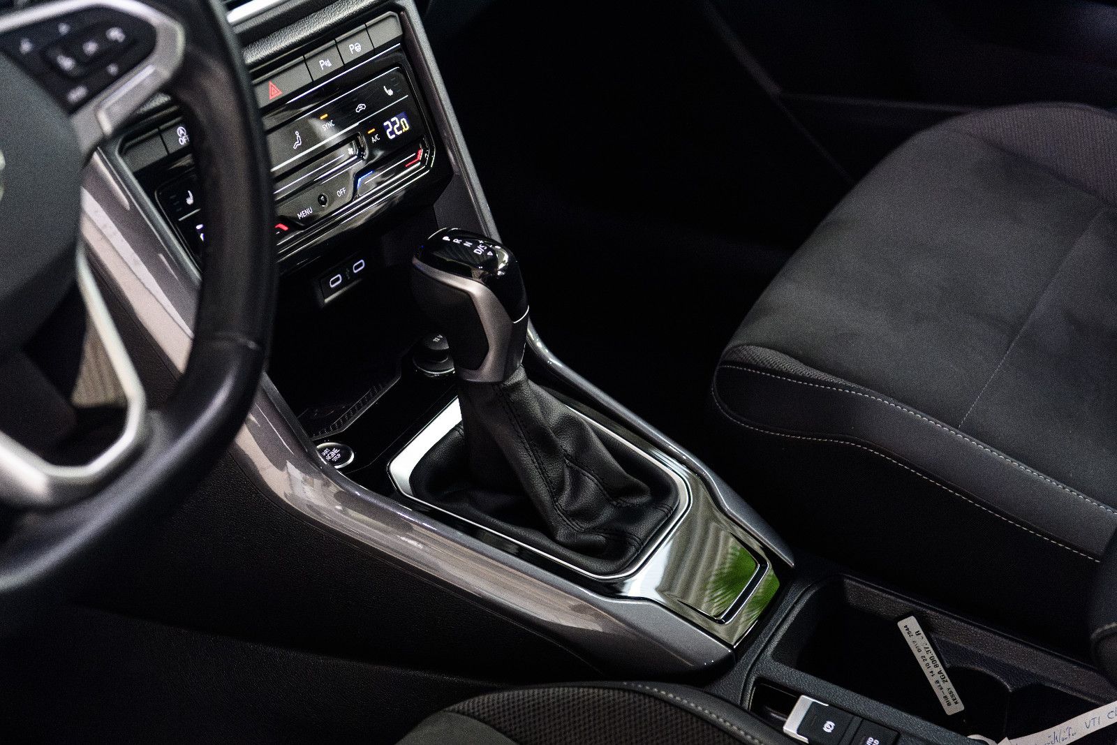 Fahrzeugabbildung Volkswagen T-Roc Style 2.0l TDI DSG + Navi + ACC + Keyless