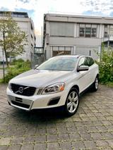 Volvo XC 60 XC60 Momentum AWD - Volvo XC60 aus 2010: Awd
