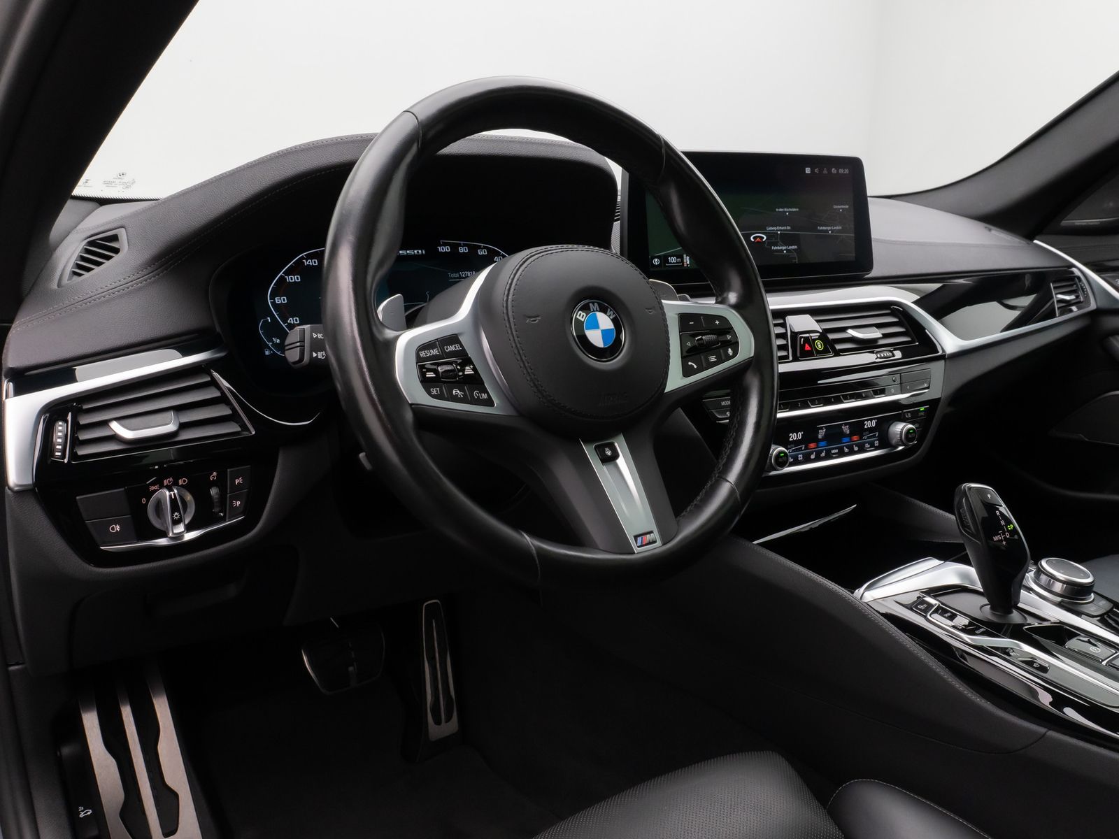 Fahrzeugabbildung BMW M550i xD Glasdach Laser 360°HUD DAB H/K SoftCl