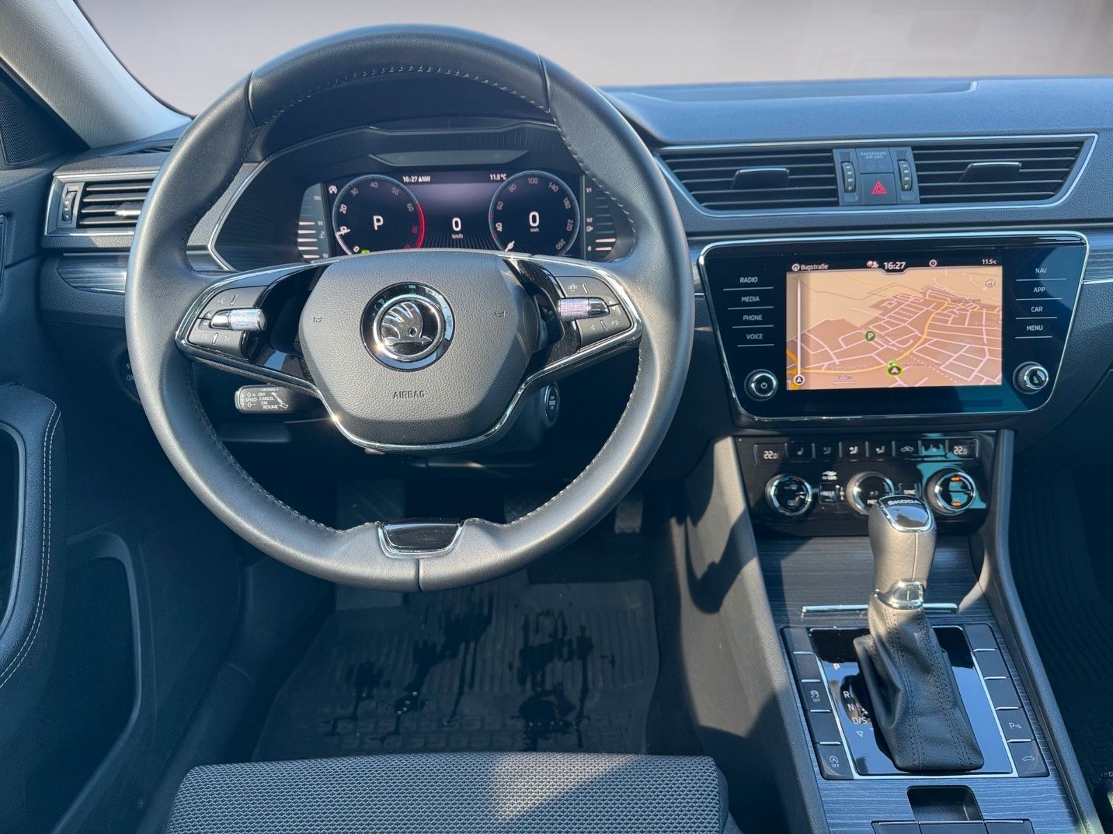 Fahrzeugabbildung SKODA Superb Combi Style 2.0 TSI