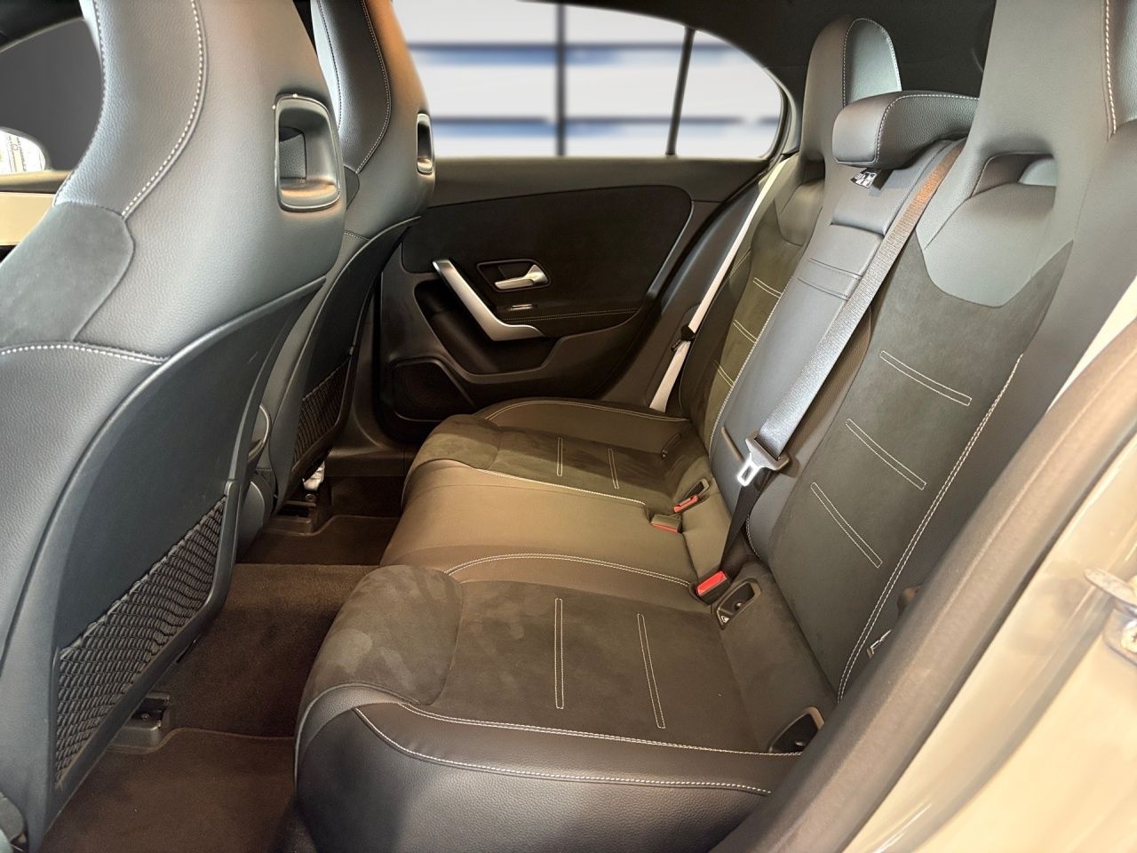Fahrzeugabbildung Mercedes-Benz A 180 AMG AHK Night Multibeam Ambiente WinterPa