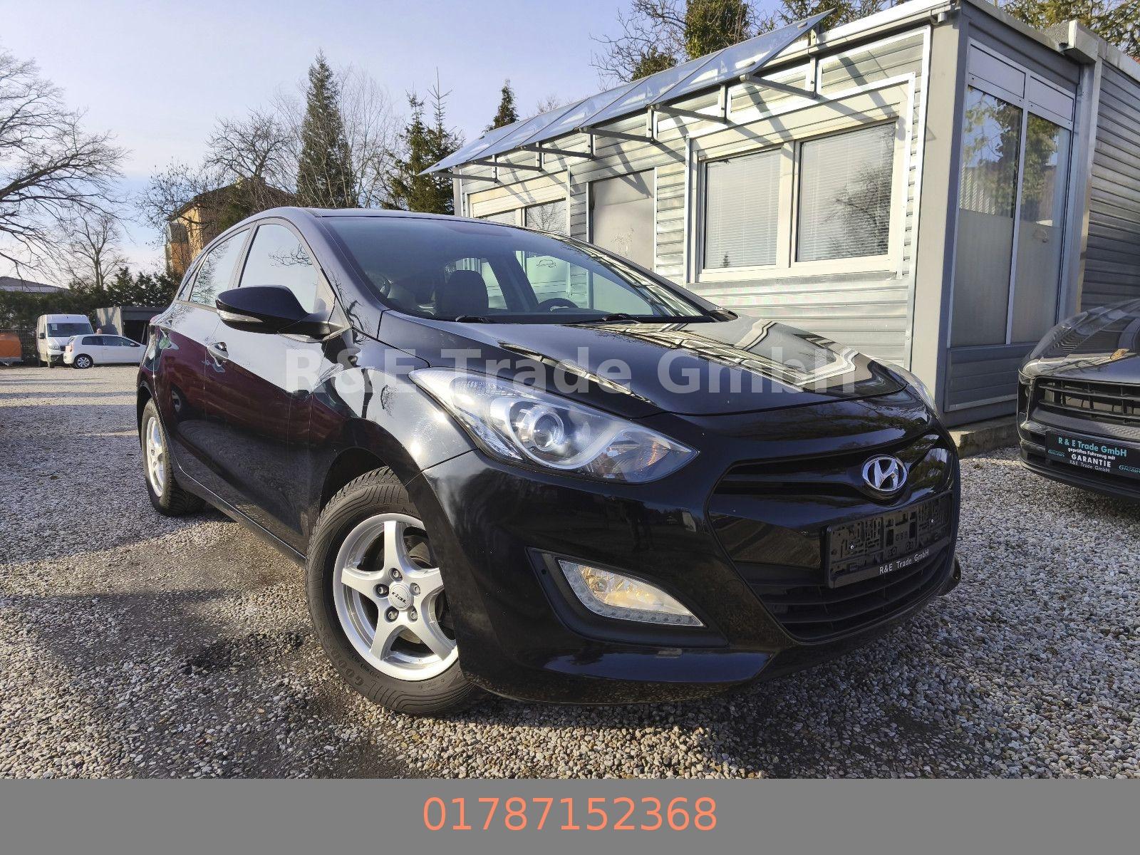 Hyundai i30 Navi Kamera PDC Allwetter Scheckheft TÜV neu