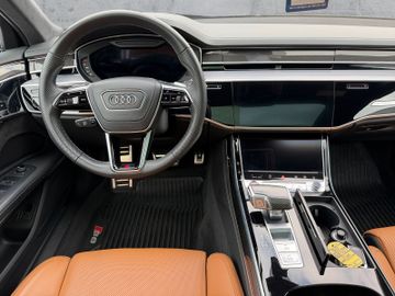 Audi S8 - 9
