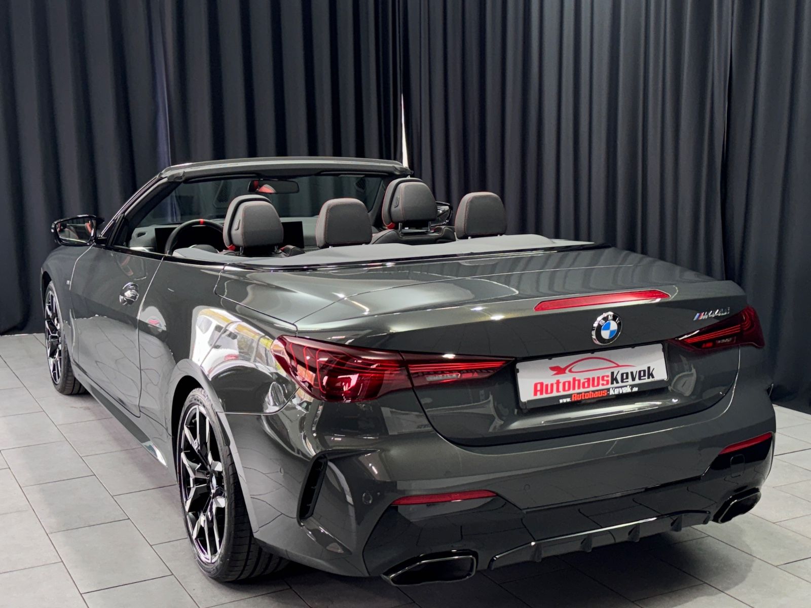 Fahrzeugabbildung BMW M440i Cabrio xDrive|INDIVIDUAL|H&K|LEDER|FACELIF