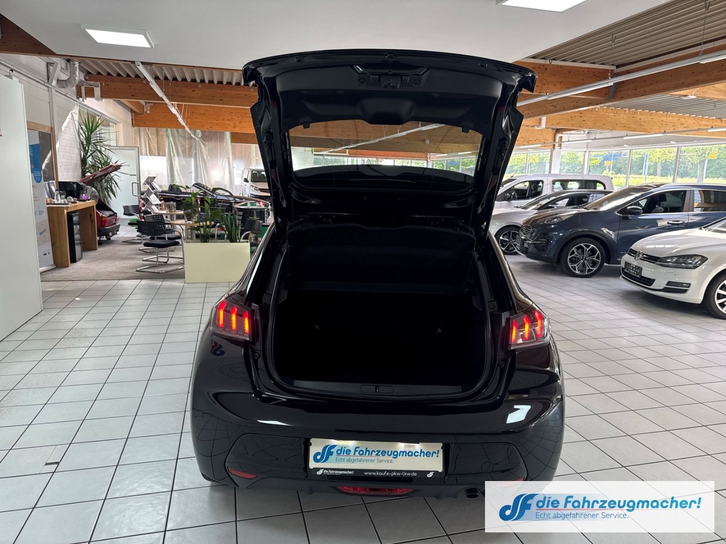 Fahrzeugabbildung Peugeot 208 Allure Navi LED Klimaautom Fahrerprofil DAB