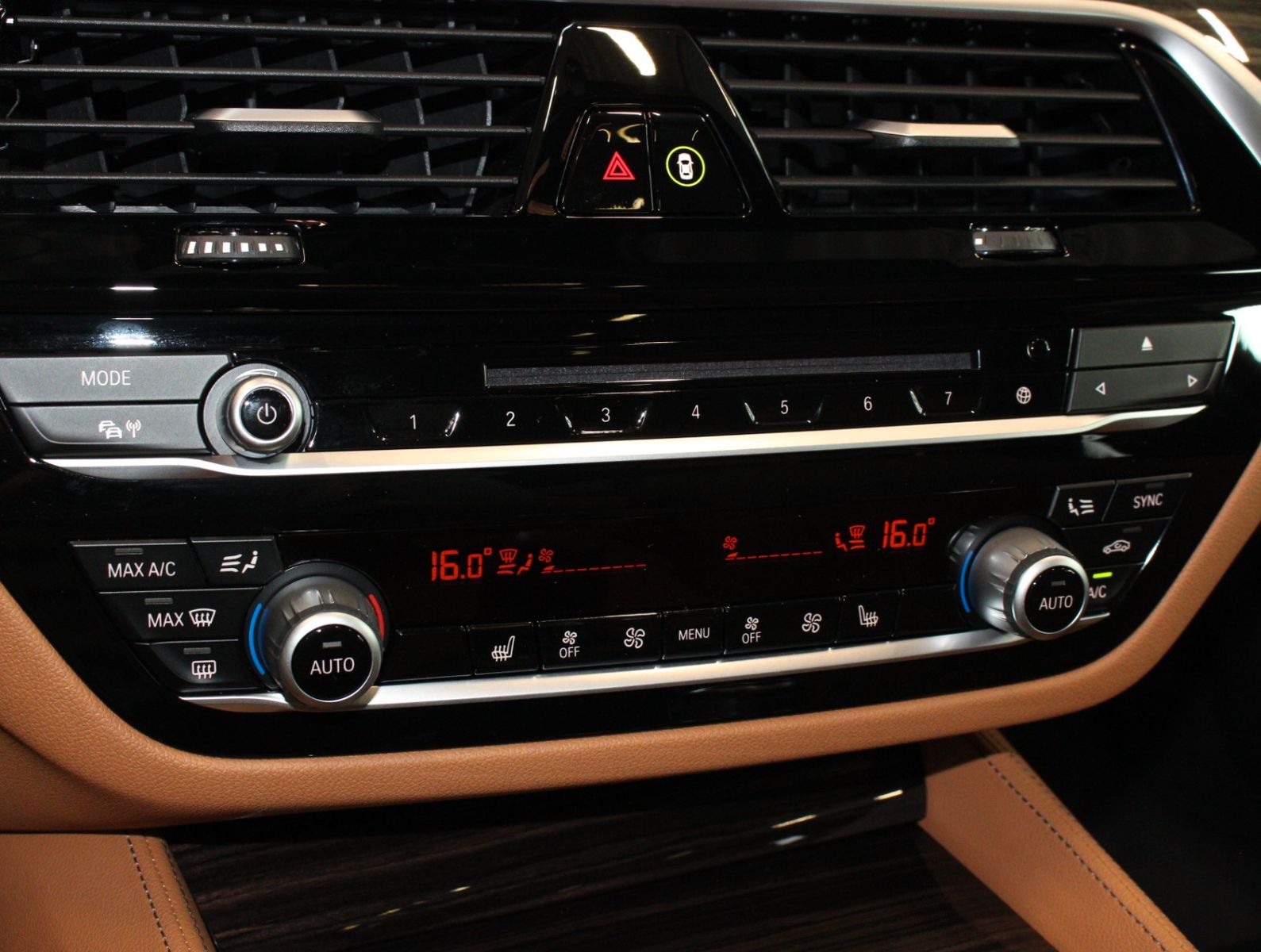 Fahrzeugabbildung BMW 520 d Touring Luxury Line 1. Hand*Pano*H&K*HUD