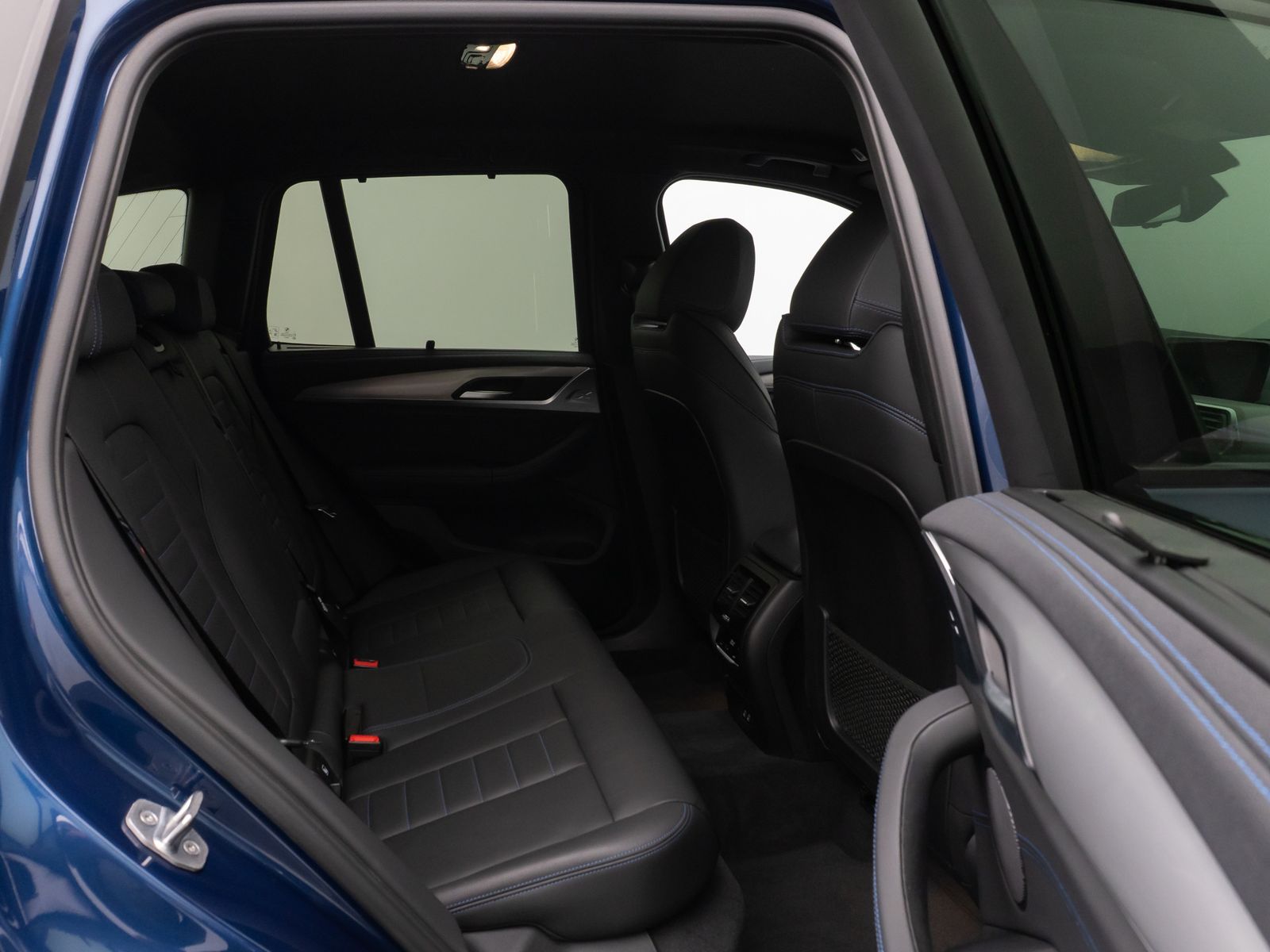 Fahrzeugabbildung BMW X3 xD30d M Sport HUD Kamera DAB Alarm AHK 19Zoll