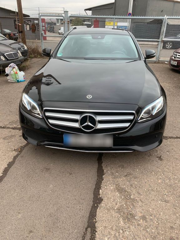 Image of Mercedes-Benz E 200