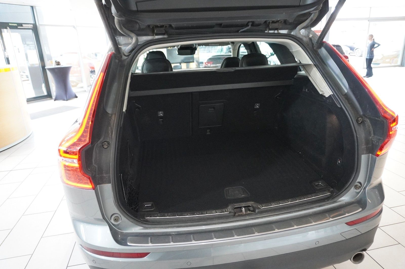 Fahrzeugabbildung Volvo XC 60 T4 MOMENTUM PRO NAVI/LED/VIRTU./SHZ/AHK