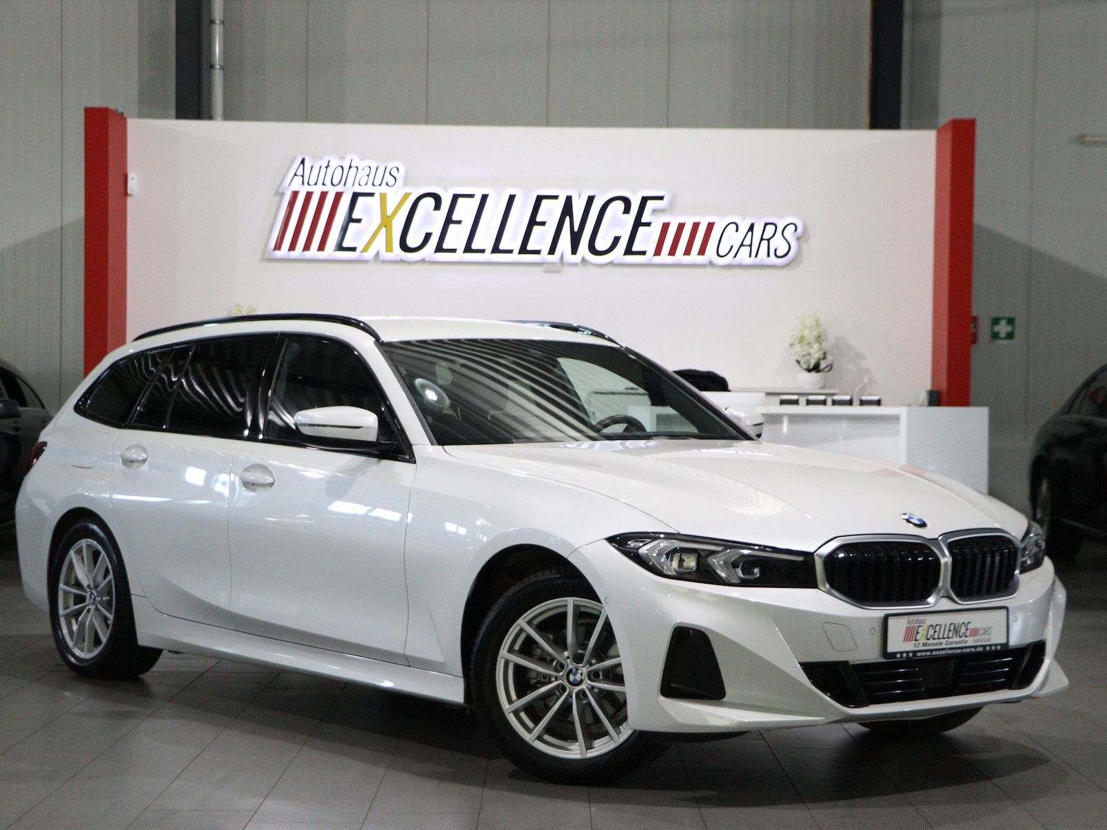 BMW 318d Touring SHADOW LEDER CURVED LED 3-ZONEN foto 2