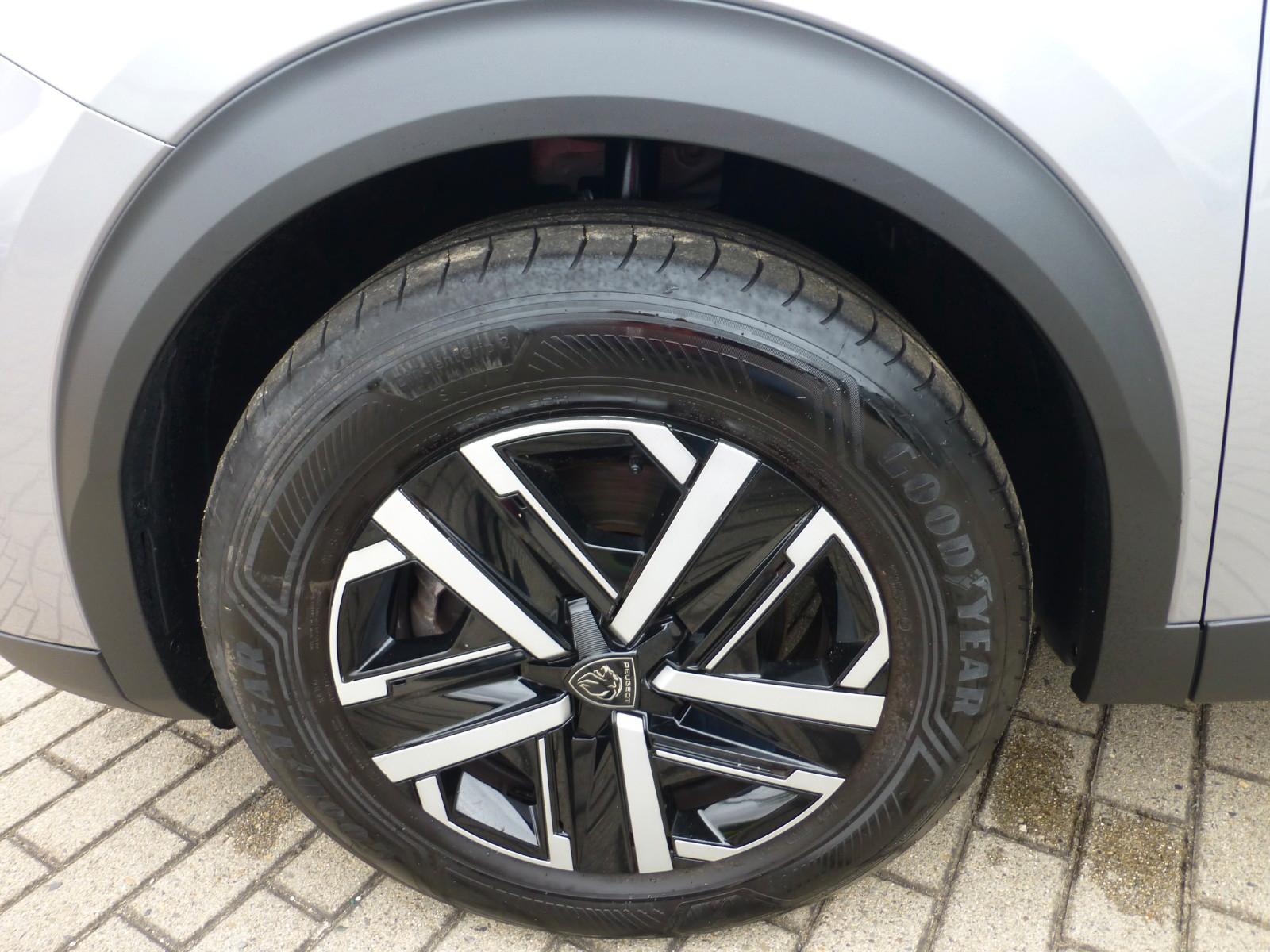 Peugeot 2008 Hybrid 136 Style *PDC, DAB, APPLE CAR PLAY*
