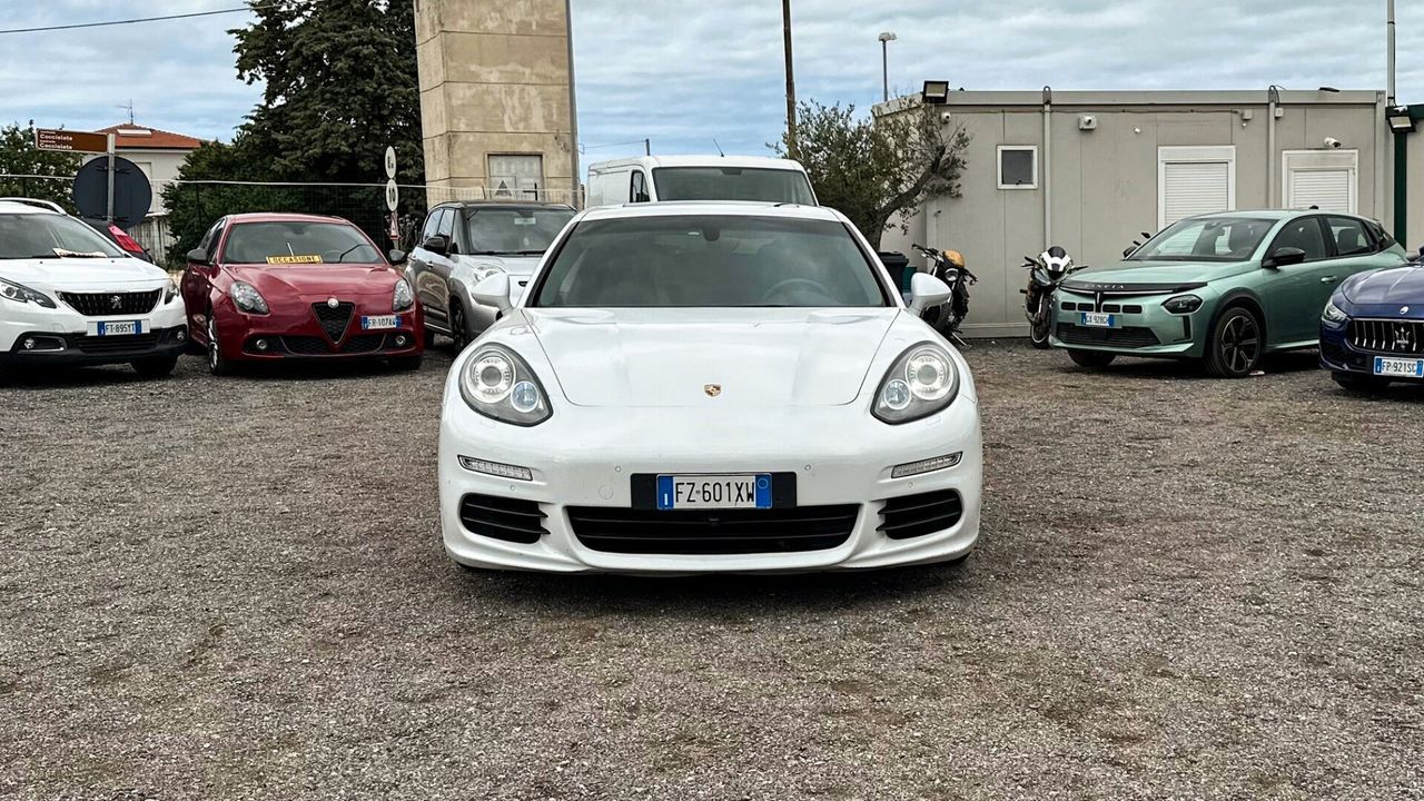 PORSCHE Panamera