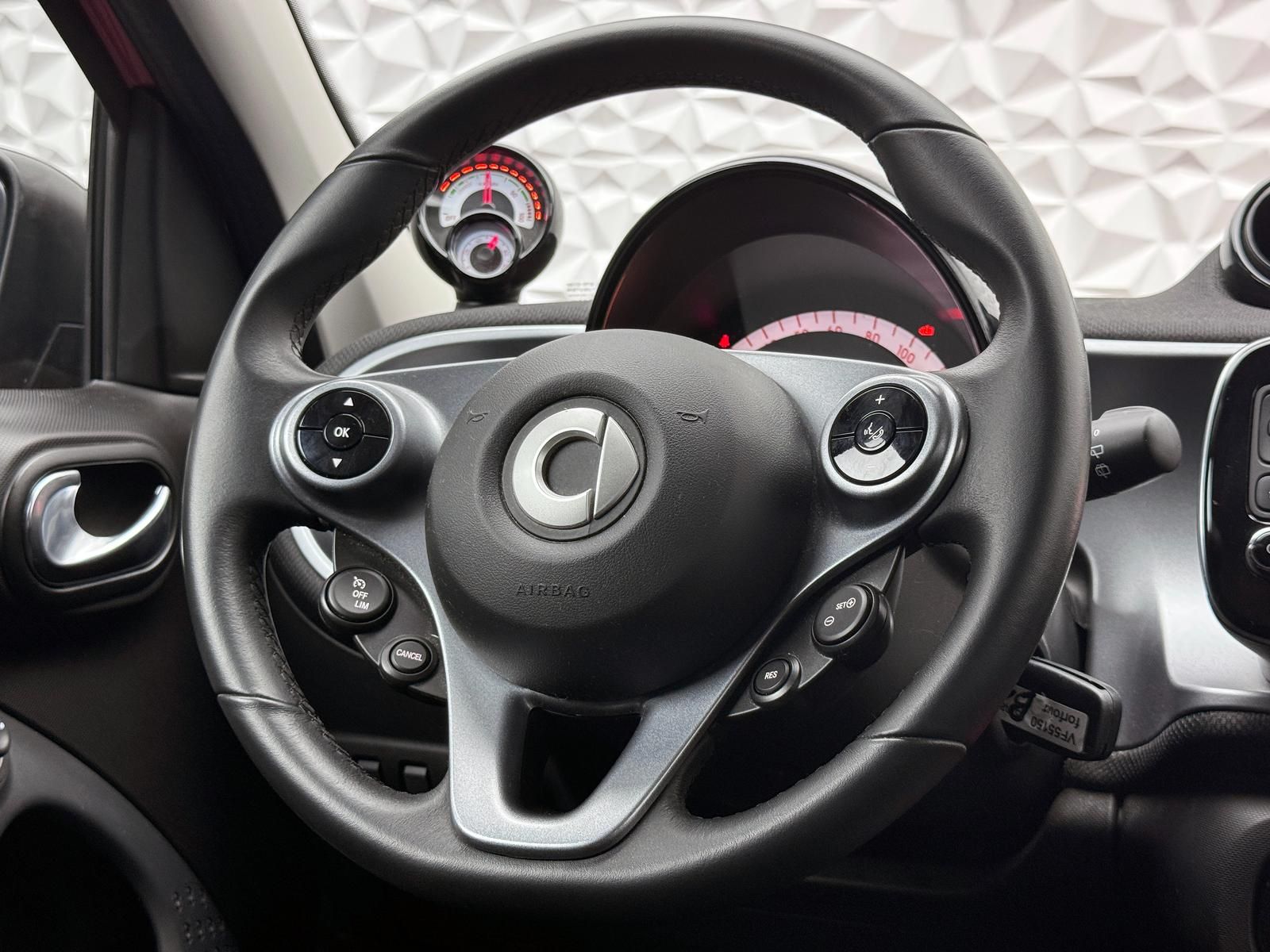 Fahrzeugabbildung Smart EQ-DRIVE60/PASSION/SHEIZ/R-CAM/PDC/NAVI/COOL&MED