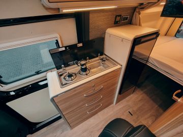 Fahrzeugabbildung HYMER / ERIBA / HYMERCAR GRAND CANYON S 4x4² RSX-8 LTD. #3