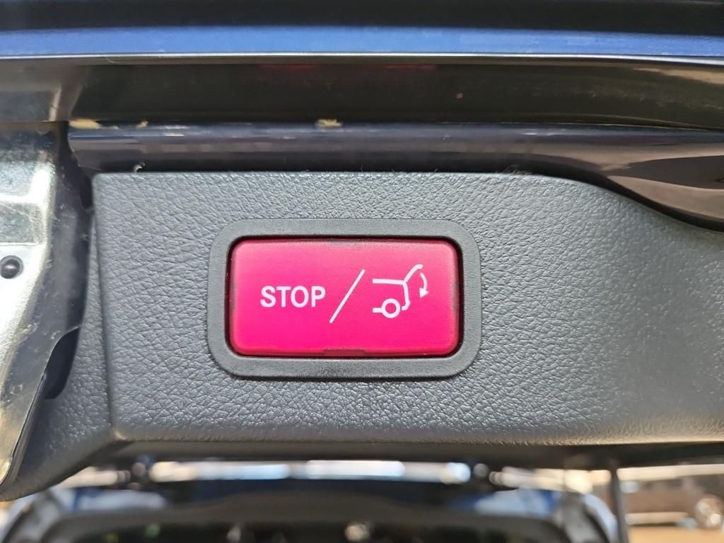 Fahrzeugabbildung Mercedes-Benz V 300 EAV extralang AMG 7 Sitze 2,5t AHK Belüftg