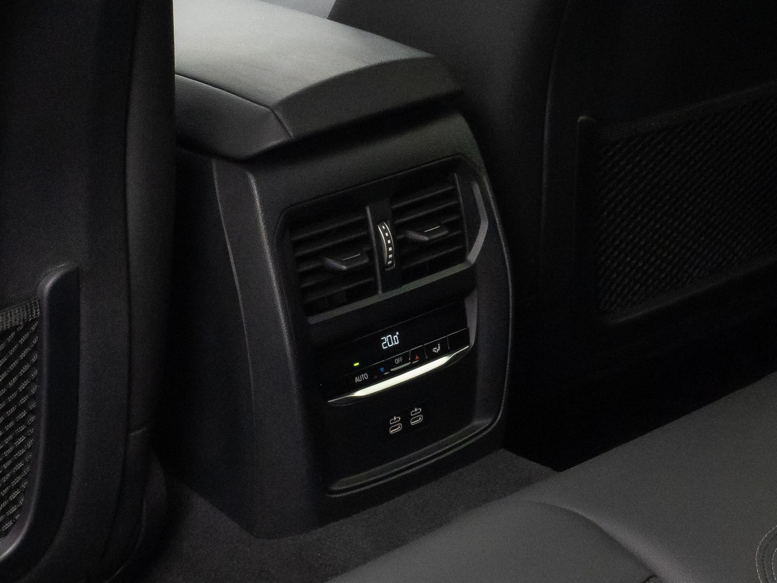 Fahrzeugabbildung BMW 320e 360°DAB MDach Leder ACC Komfort Alarm Sport