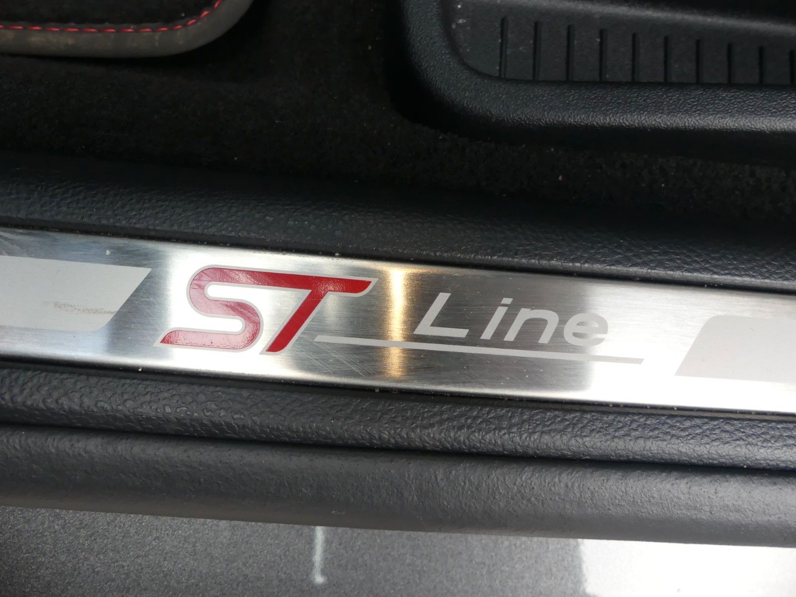 Fahrzeugabbildung Ford S-Max ST-Line