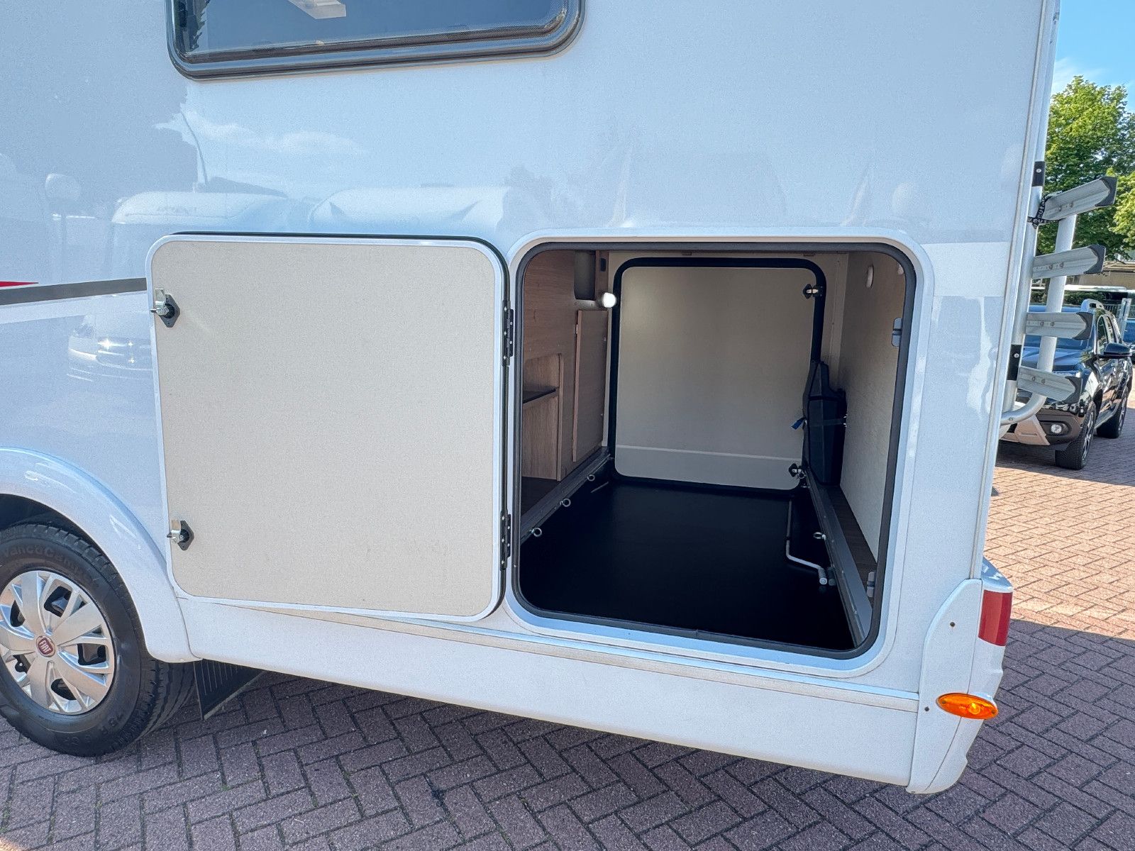Fahrzeugabbildung Sunlight T 68 FIAT DUCATO NAVI KAMERA SAT TV EB & HUBBETT