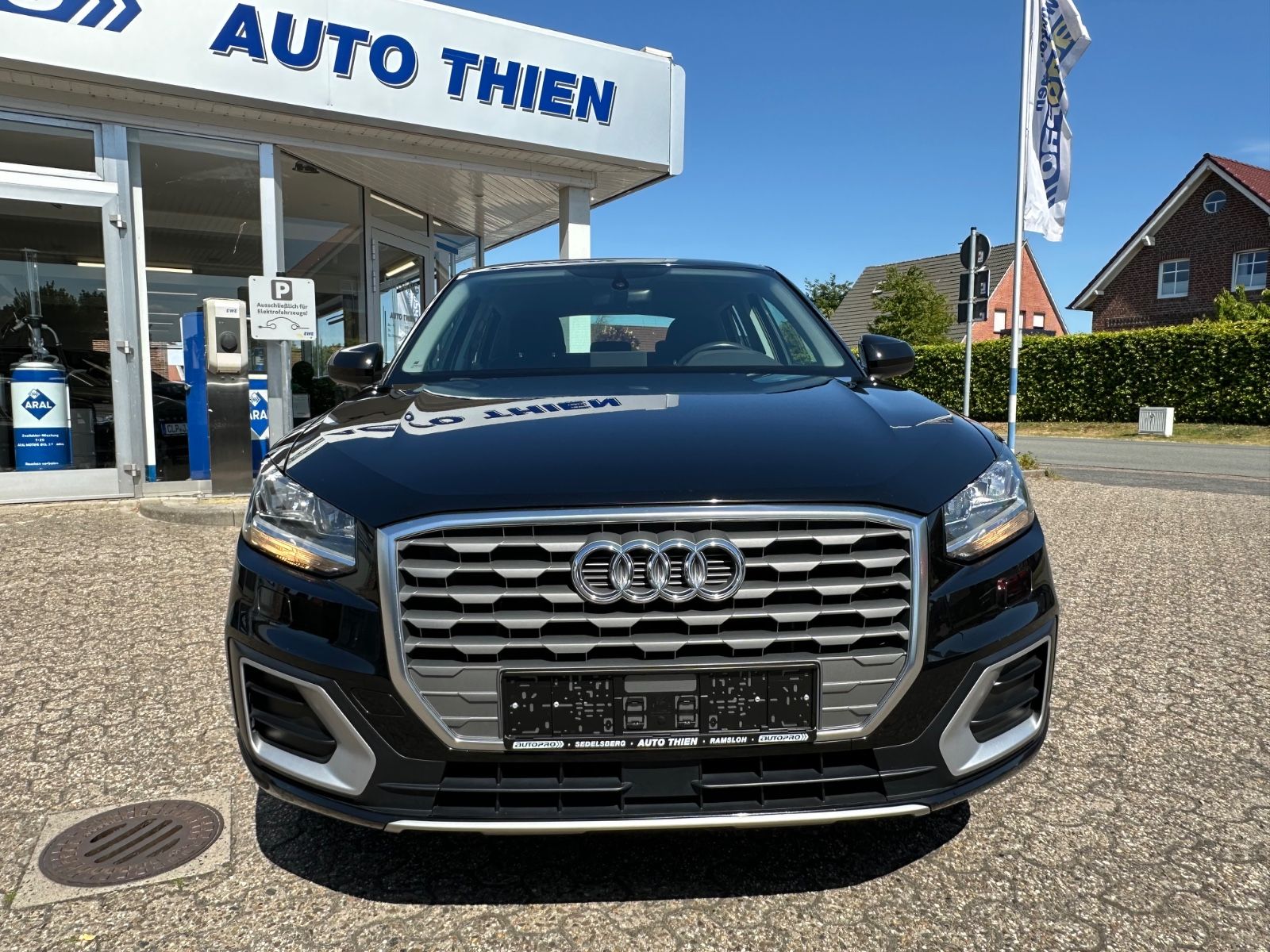 Fahrzeugabbildung Audi Q2 1.0 TFSI sport ultra Navi/GRA/SHZG/Einparkh
