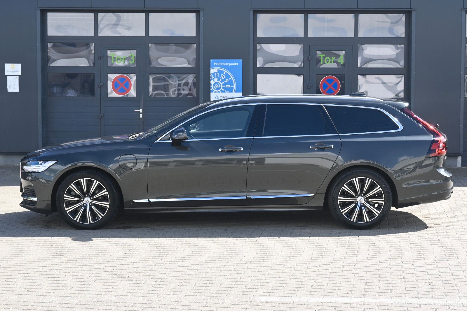 Fahrzeugabbildung Volvo V90 T8 AWD Recharge Inscription*PANO*360*H&K*HUD