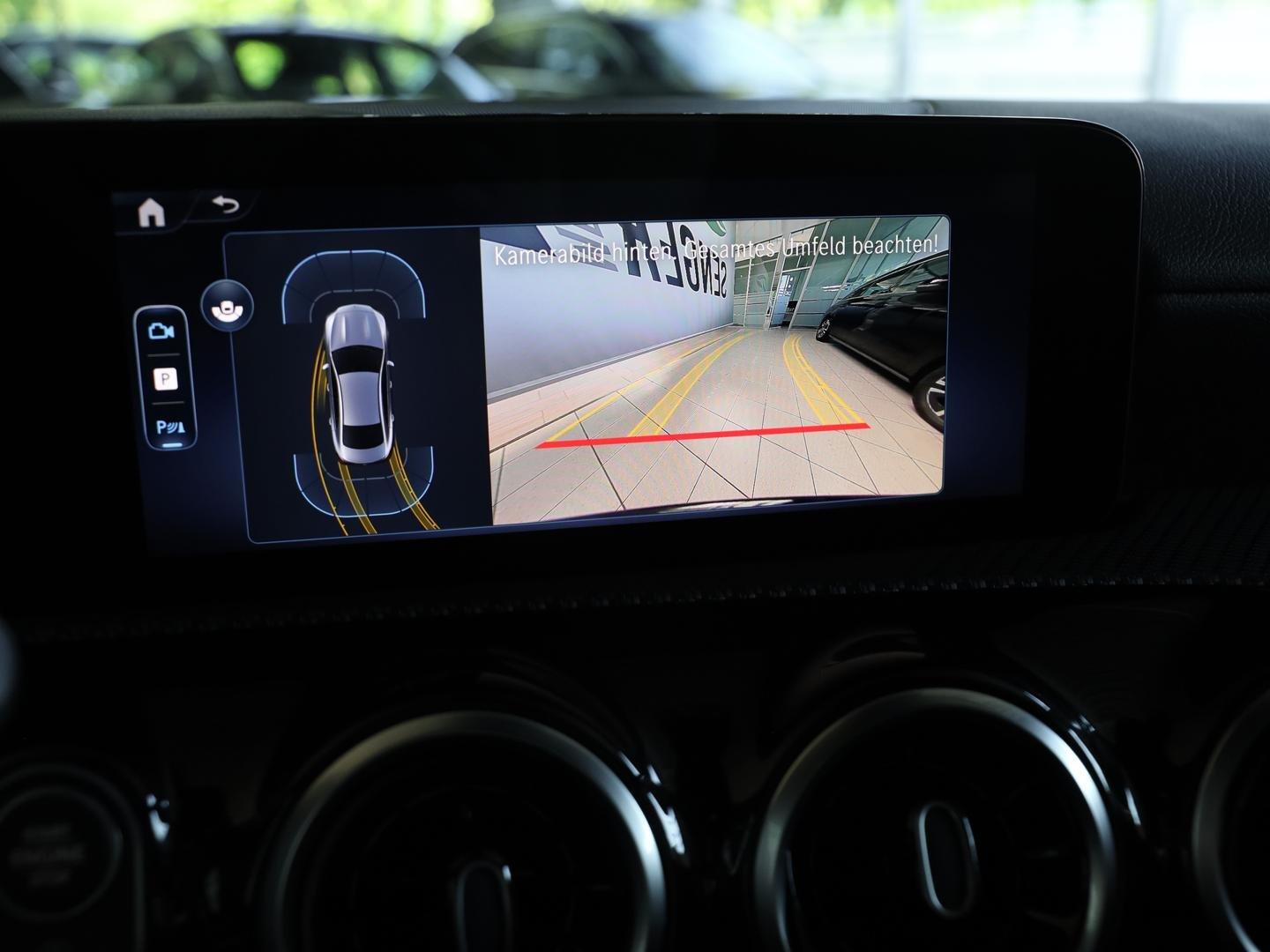 Mercedes-Benz CLA 200 Rückfahrkamera Sitzheizung MBUX LED