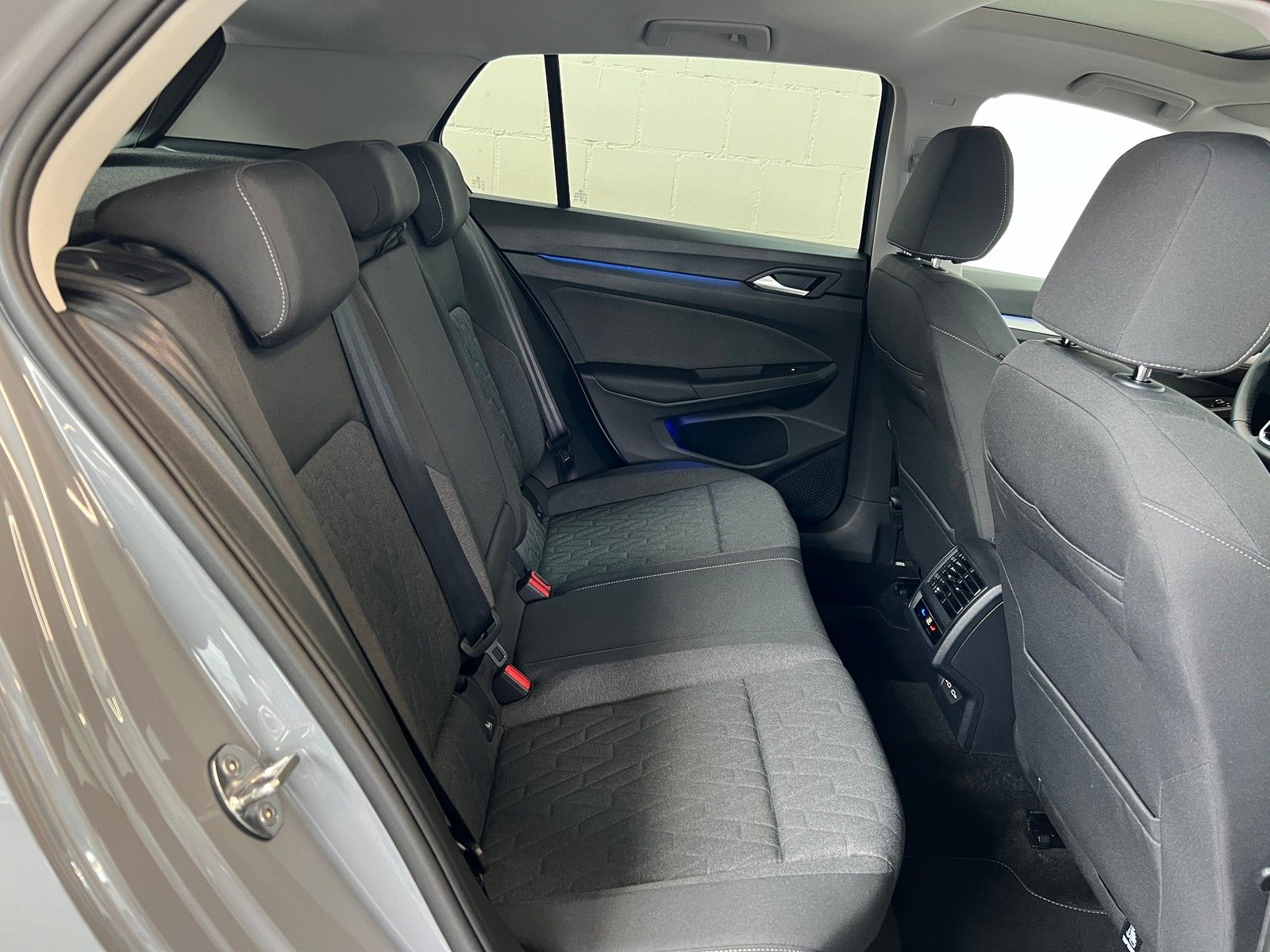 Fahrzeugabbildung Volkswagen Golf VIII Lim Life 1,5 TSI + Panora+ Abg.Scheibe